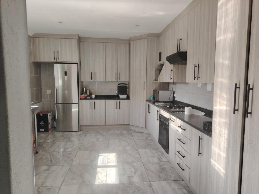 Guest kitchen and dining area at Zea85 B&B